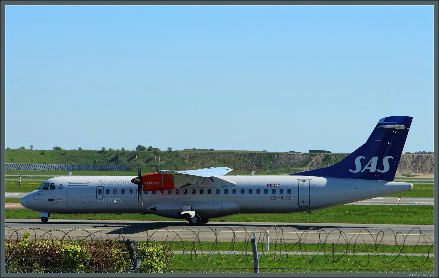 Die ATR 72-600 ES-ATC der SAS rollt am 29.04.2019 in Kopenhagen am Flyvergrillen vorbei. Die  Maschine wurde von der estnischen Regional Jet betrieben, die seit 2020 als Xfly aktiv ist. 