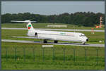 MD-82 LZ-LDY von Bulgarian Air Charter rollt bei windstillem Wetter zur Startbahn in Dresden. Ziel des Fluges am 06.06.2010 ist Burgas.