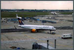 frankfurtmain-eddf/765181/die-757-256-tf-fiu-der-icelandair-beim Die 757-256 TF-FIU der Icelandair beim Pushback in Frankfurt am 13.08.2007.