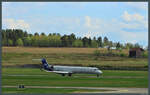 Aus Stockholm kommend landet die CRJ-900LR ES-ACJ der SAS am 22.05.2023 am Flughafen Åre Östersund.