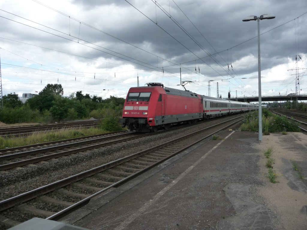 101 077 durchf�hrt am 06.08.2012 den Bahnhof H�rth.