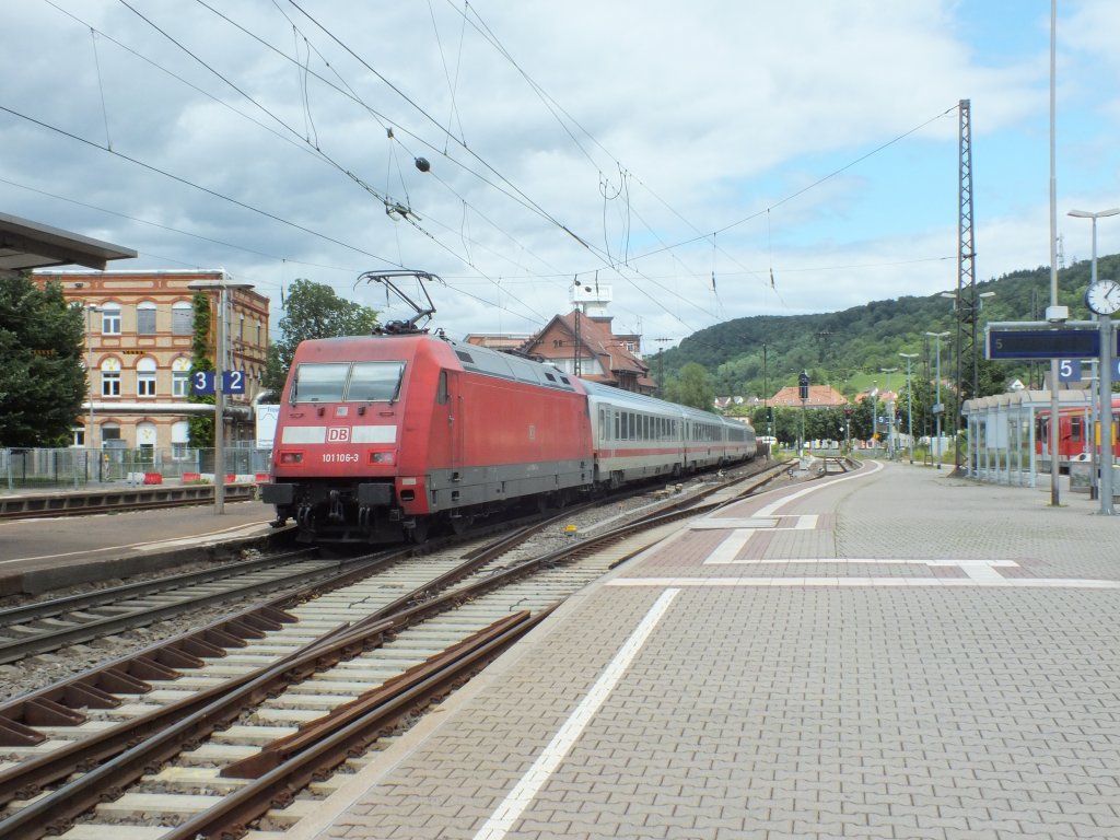 101 106 schob am 23.06.2013 den EC 390 aus Richtung Salzburg nach Frankfurt. Weinheim (Bergstra�e)