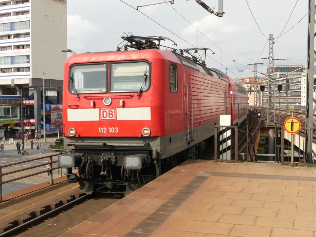 112 103 erreicht den Bahnhof Berlin-Alexanderplatz. 11.04.2012
RE1 -> Frankfurt (Oder)
