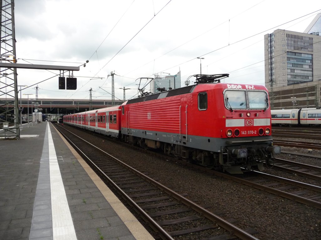 143 970 verl�sst am 03.05.2012 den D�sseldorfer Hauptbahnhof.
S6 -> K�ln-Nippes