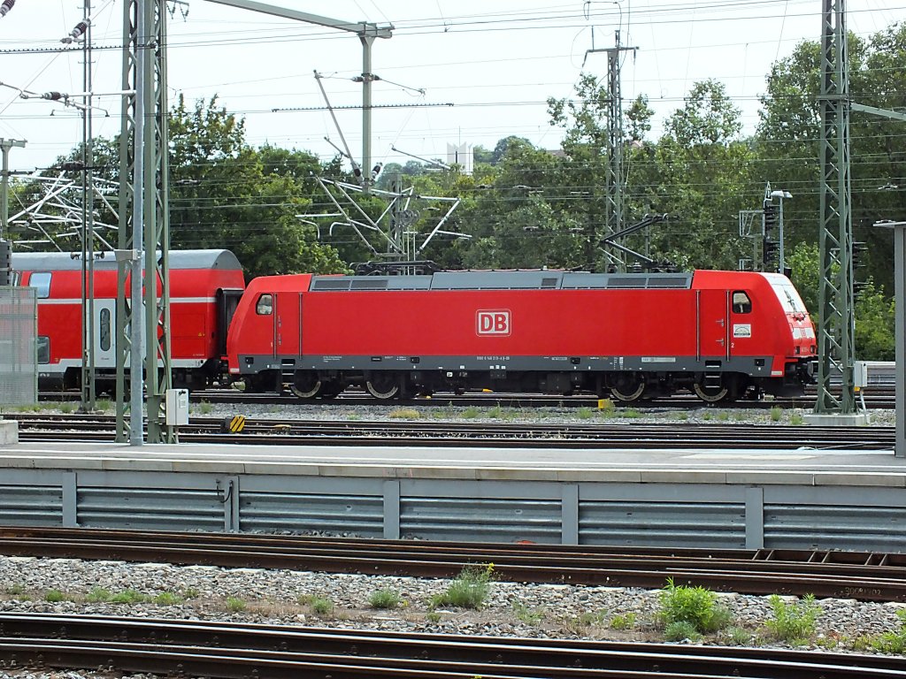 146 213 f�hrt mit einem Regionalzug in den Stuttgarter Hauptbahnhof ein. 3.8.13