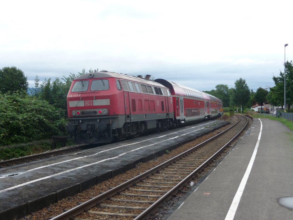 218 443 verl�sst am 29.07.2010 den Bahnhof Nonnenhorn in Richtung Lindau.
