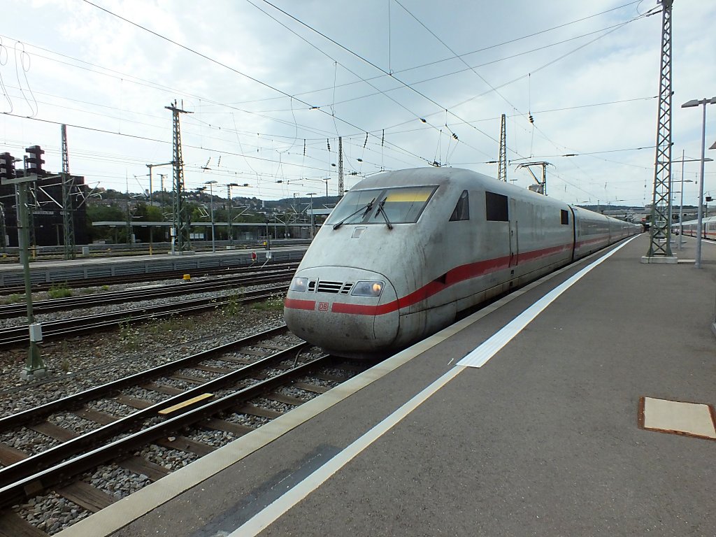 401 006 f�hrt am 3.8.13 aus Stuttgart Hauptbahnhof aus.