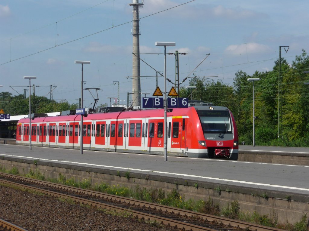 422 072 verl�sst den Gelsenkirchener Hauptbahnhof. 20.08.2011
S2 -> Dortmund Hauptbahnhof