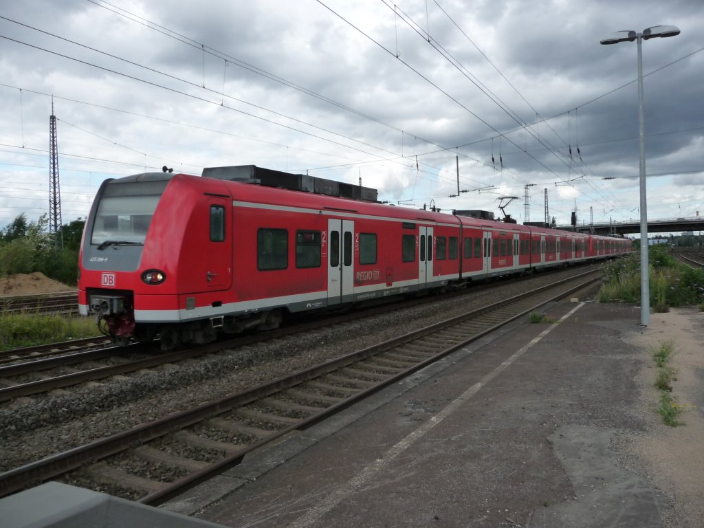 425 096 am 06.08.2012 in H�rth.
RB48 -> Bonn-Mehlem