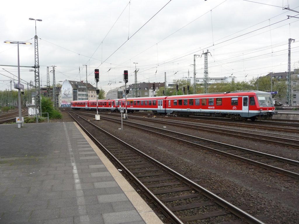 628 504 und ein weiterer 628er verlassen den D�sseldorfer Hauptbahnhof, 03.05.2012.
RB38 -> K�ln-Messe/Deutz