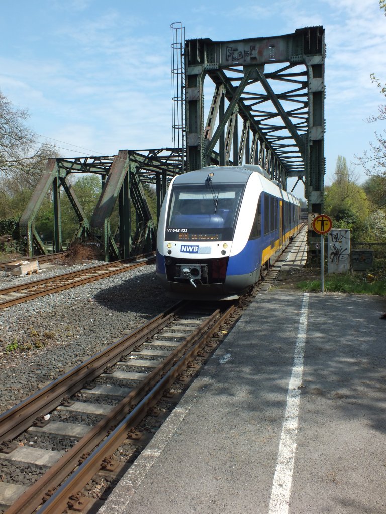 648 421 der NWB erreicht am 25.04.2013 Duisburg-Meiderich Ost.
RB36 -> Duisburg-Ruhrort