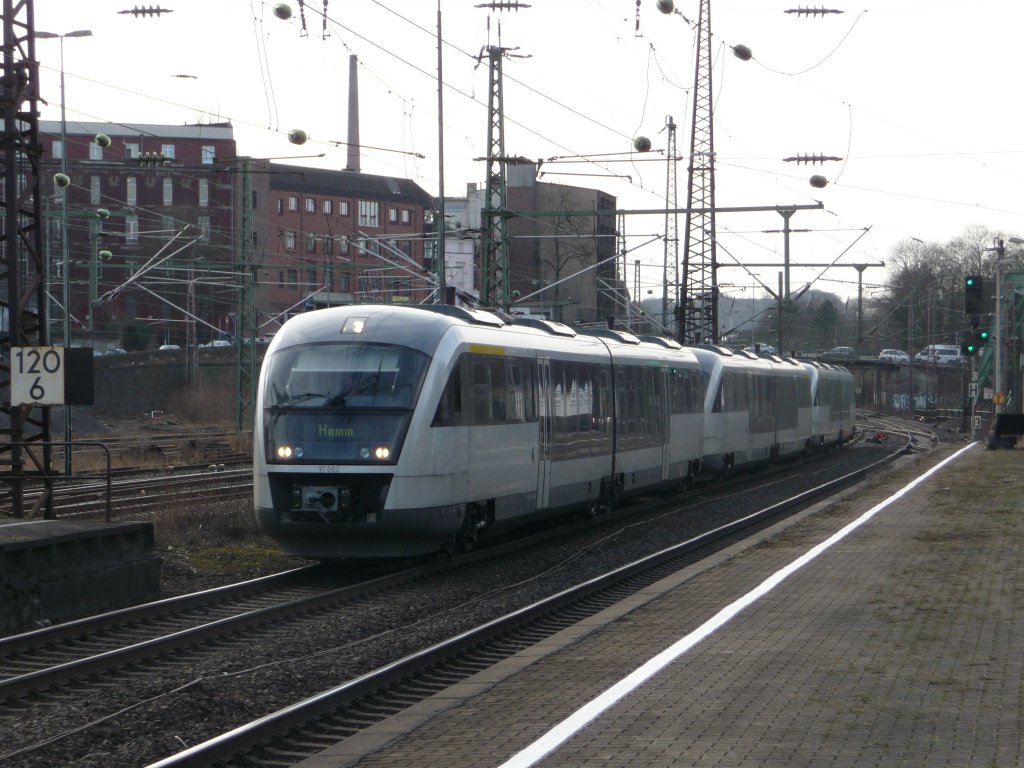Auch Dieseltriebwagen fuhren im RE13-Ersatzverkehr. Hier ist eine Dreifachtraktion Desiros zu sehen, die die Eurobahn von Alpha Trains angemietet hatte. 03.03.2010. RE13 -> Hamm