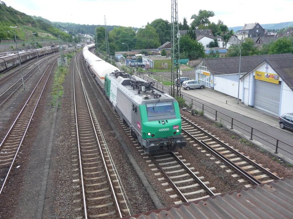 Das Frettchen 437002 der SNCF verl�sst am 19.08.2010 Linz (Rhein) in Richtung Norden.