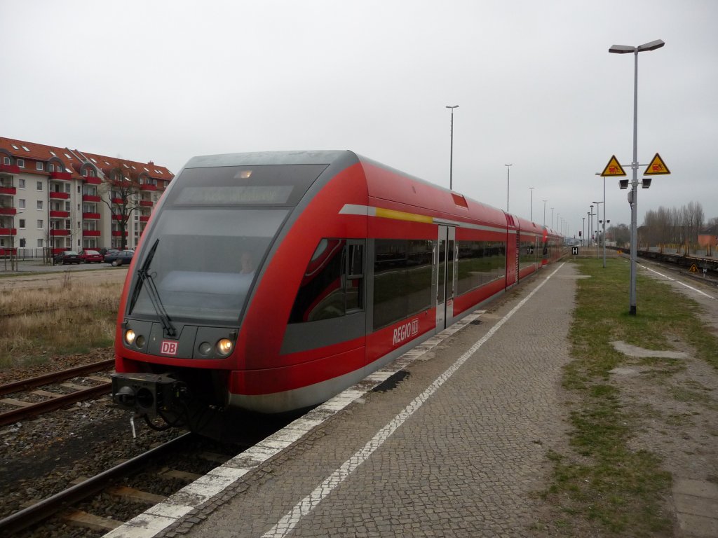 Ein Zug der Baureihe 646 am 11.04.2012 in Velten bei Berlin.
RE6 -> Wittenberge