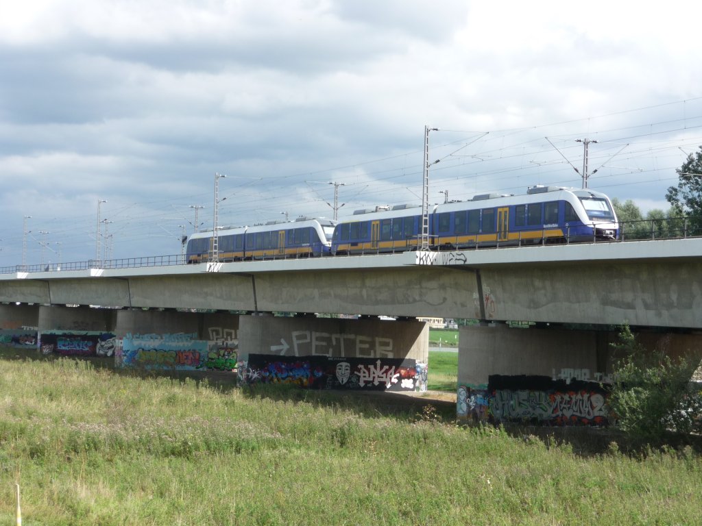 Eine Doppeltraktion 648er der NWB auf der Hammer Rheinbr�cke. 23.08.2010.
RE10 -> Kleve