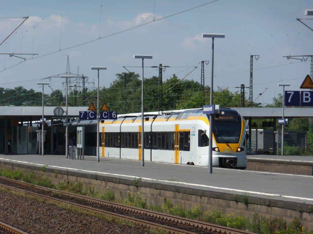 ET7.04 der eurobahn steht am 20.08.2011 in Gelsenkirchen.
RE3 -> Dortmund Hauptbahnhof