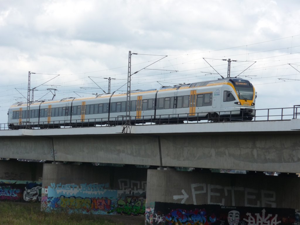 ET7.10 �berquert am 23.08.2010 die Hammer Rheinbr�cke.
RE13 -> Venlo (NL)