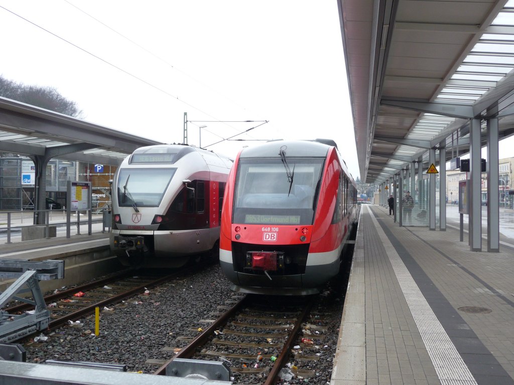  Volles Haus  in Iserlohn: 648 106 der DB AG und ET 22.005 der Abellio treffen sich am 14.03.2010.
648 106: RB53 -> Dortmund Hauptbahnhof
ET 22.005: RE16 -> Essen Hauptbahnhof