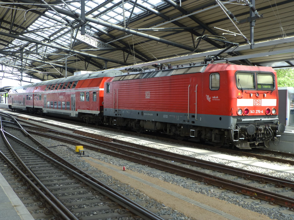 143 276 war noch bis zum Anfang des Jahres in Kiel stationiert und sieht auch noch so aus, dabei fährt sie nun zumindest noch für ein weiteres Jahr zwischen Erfurt und Sangerhausen/Sömmerda, 11.5.15.
