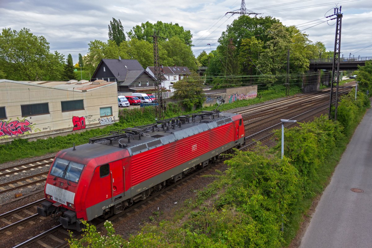 189 052 f�hrt als Leerfahrt in Oberhausen-Osterfeld ein.