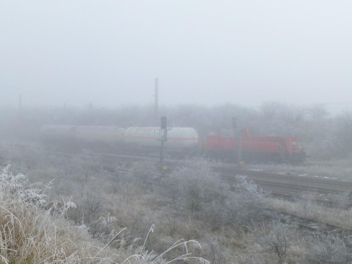 261 063 wartet auf einem Ausziehgleis in Gro�rudestedt auf die Erlaubnis, in das Streckengleis zur�ckzusetzen und nach Erfurt zu fahren, 5.2.14