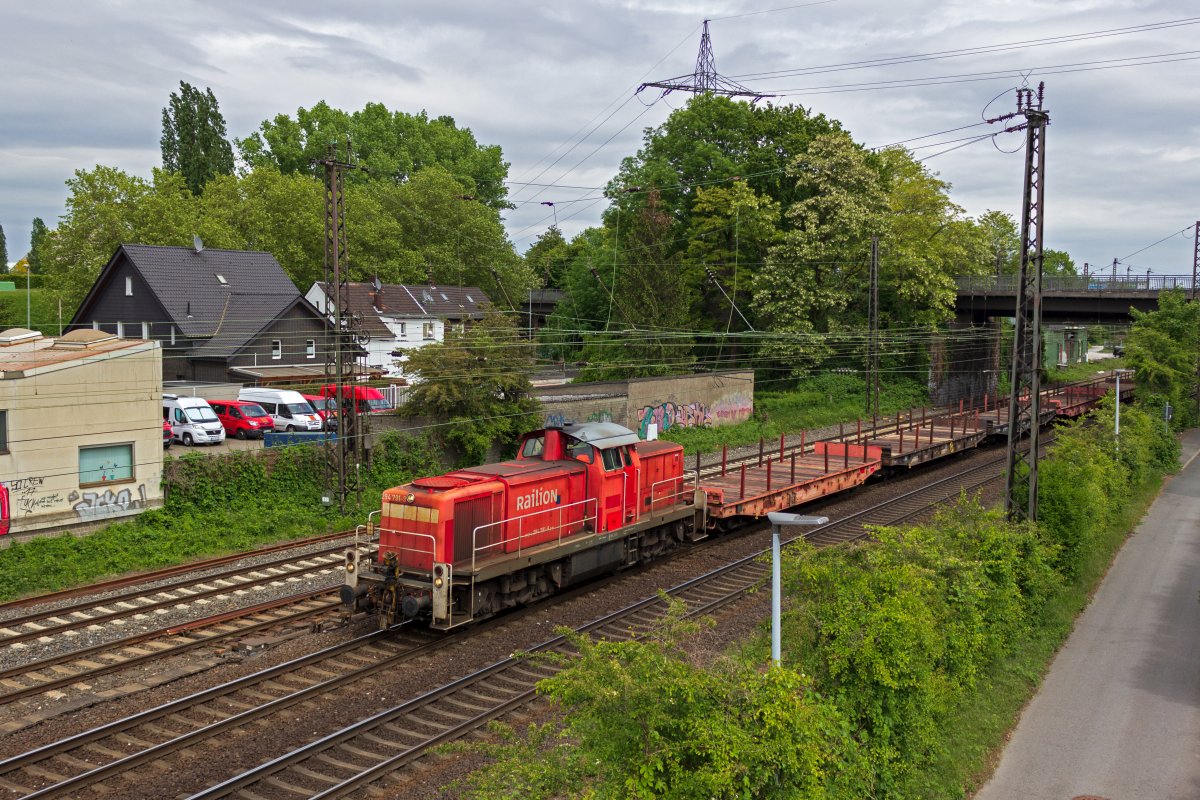 294 791 tr�gt noch den seit vielen Jahren nicht mehr aktuellen Railion-Schriftzug.