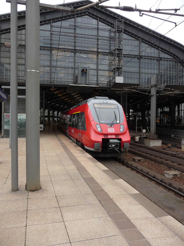 442 328 unter der Bahnsteig�berdachung in Berlin-Friedrichstra�e. 7.10.13