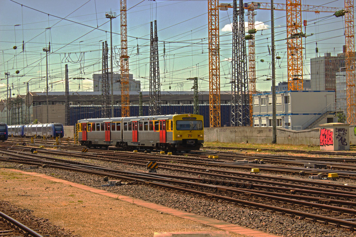 609 011 der HLB erreicht aus Richtung Taunus kommend Frankfurt.