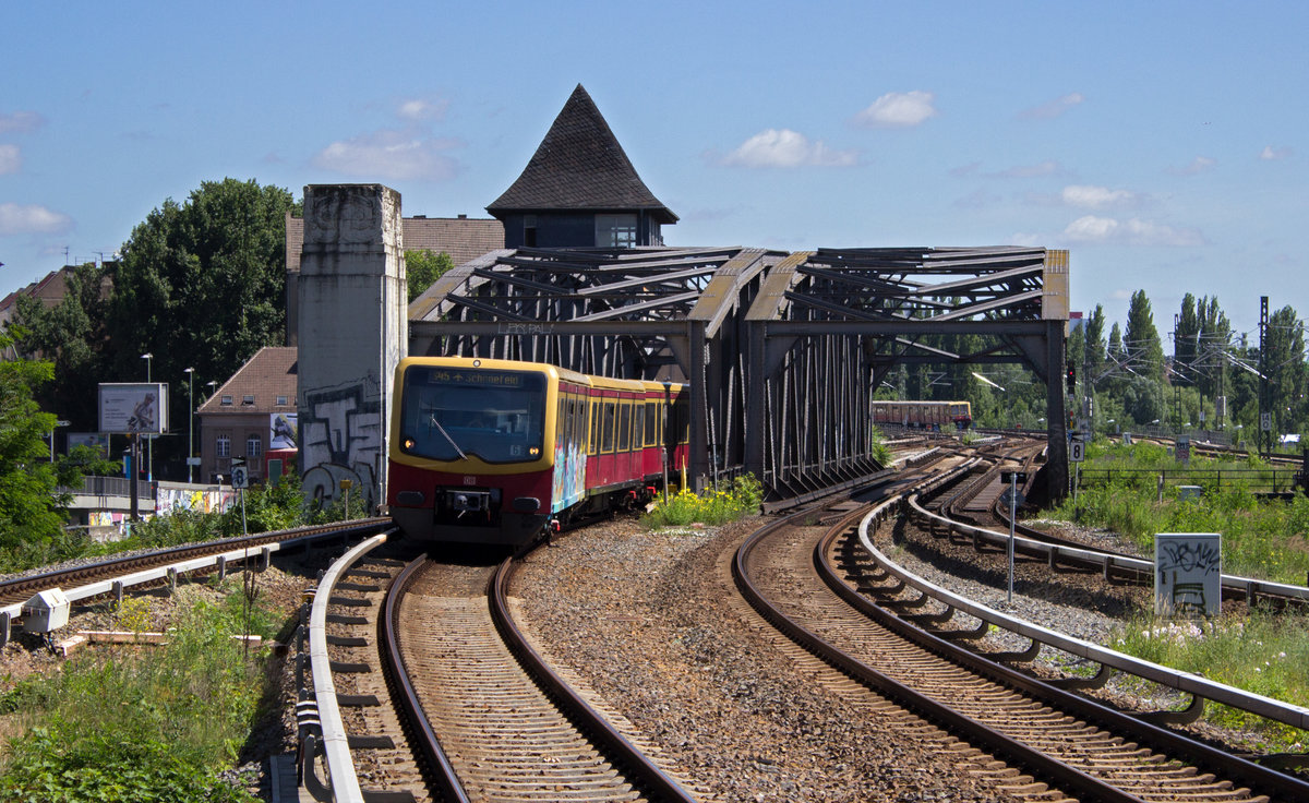 Als S45 ist diese Leerfahrt beschildert, die hinter dem Bahnhof Treptower Park in Richtung Sch�neweide abbiegen wird.