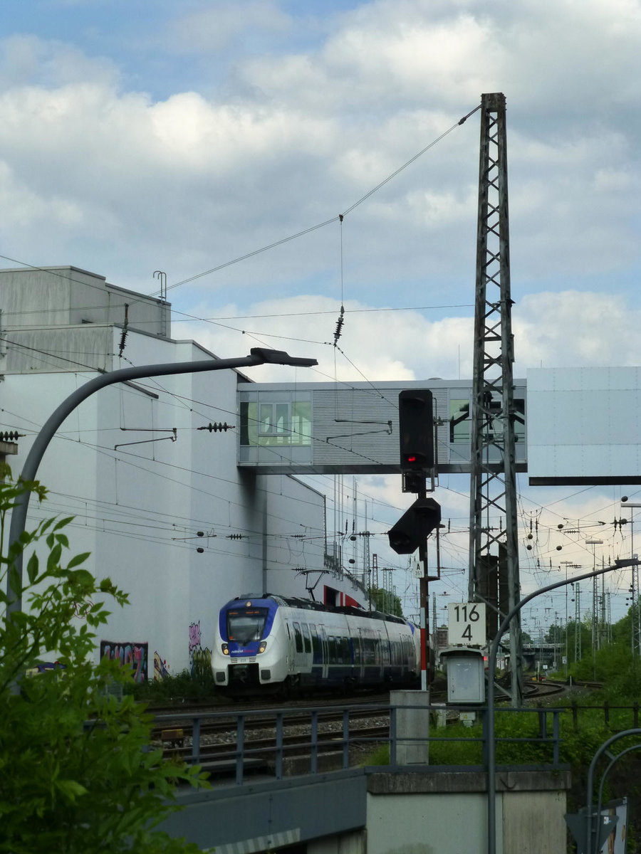 Am 11.5.2018 ist ein RB48 nach K�ln in Wuppertal unterwegs, er besteht an disem Tag aus 442 158 und 442 352.