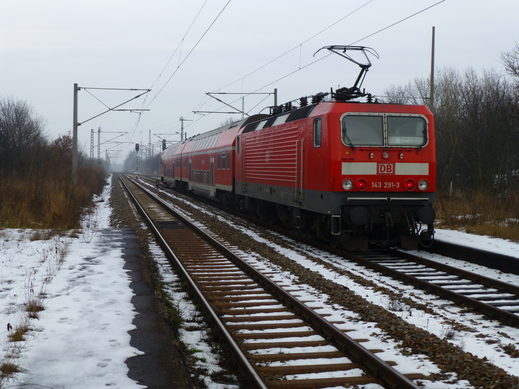 Am 5.2.14 schiebt 143 291 einen RB nach Sangerhausen, sie verl�sst gerade S�mmerda.