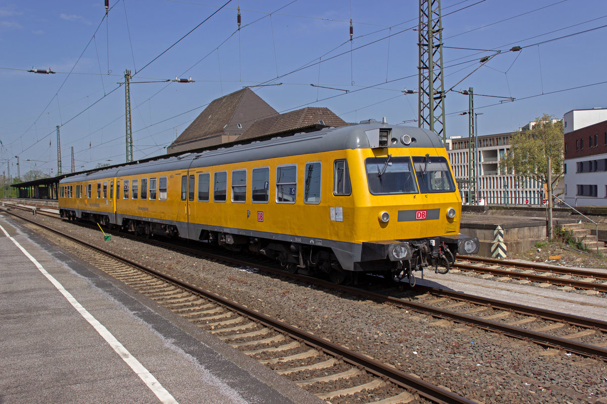 Auch der Lichtraummesszug (LIMEZ) war am 24.04. in Hamm zu Gast. Die Garnitur aus 719 045 und 720 046 stand auf dem planm��ig nicht mehr genutzten Durchfahrgleis �stlich von Gleis 1 und setzte sich kurz nach dem Entstehen dieser Aufnahme in Bewegung.