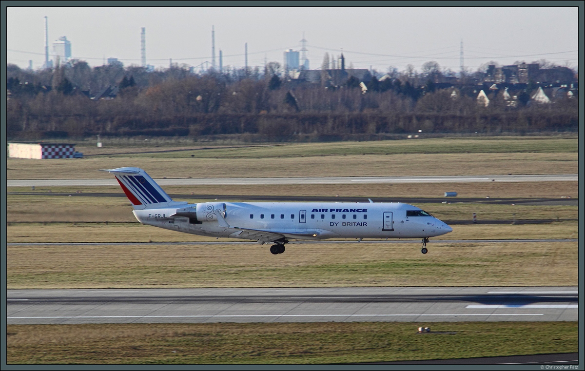 CRJ-100ER F-GRJL der Brit Air am 09.03.2010 kurz vor dem Aufsetzen in Düsseldorf. 2016 ging Brit Air in der Air France Hop auf.