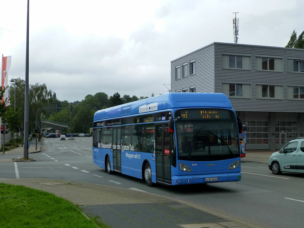 Der Bus mit der Nummer 2049 (W-SW 2049) auf der Linie 646, am 10. Juli 2020 kurz vor der Haltestelle Werléstraße.