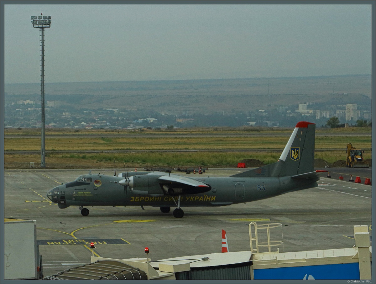 Die An-30 Nr. 86 der ukrainischen Luftwaffe ist am 20.09.2019 auf dem Flughafen Tiflis gelandet.
