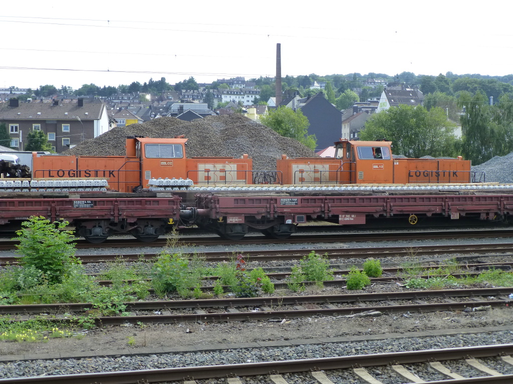 Die Baustellenloks für die Erneuerung der S7-Strecke der BBL sind oft schlecht fotografierbar, deshalb hier die Loks Nr. 02 (92 80 1214 009-3 D-BBL) und 10 (92 80 1214 023-4 D-BBL) mit nur einer Reihe Wagen im Weg.