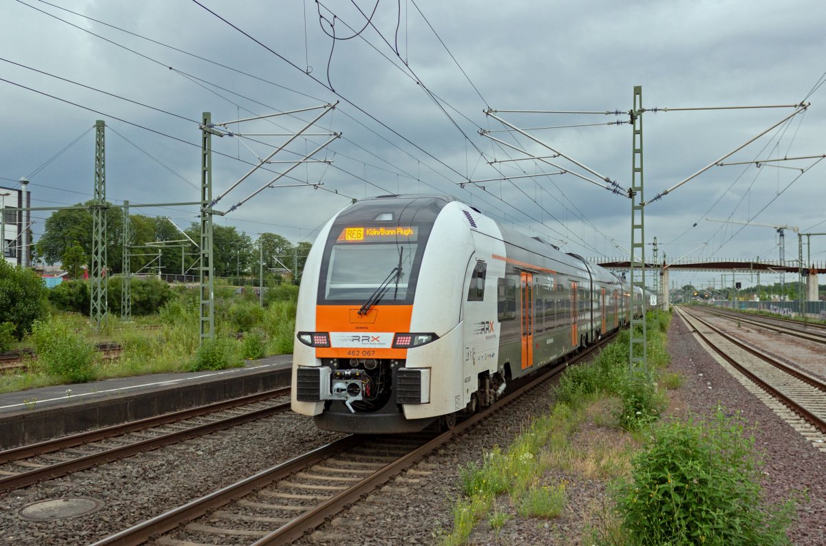 Die Linie RE6 f�hrt �blicherweise �berhaupt nicht �ber die im Sommer 2021 gesperrte Strecke zwischen D�sseldorf, Leverkusen und K�ln, sondern auf der anderen Rheinseite �ber Neuss. Da derartige Umleitungsma�nahmen komplex sind und die Linie RE5 �ber Neuss fuhr, wurde die Linie dennoch �ber Opladen umgeleitet und fuhr ab K�ln-M�lheim auf dem direkten Weg ohne Halt im K�lner Hauptbahnhof in Richtung Flughafen K�ln/Bonn.