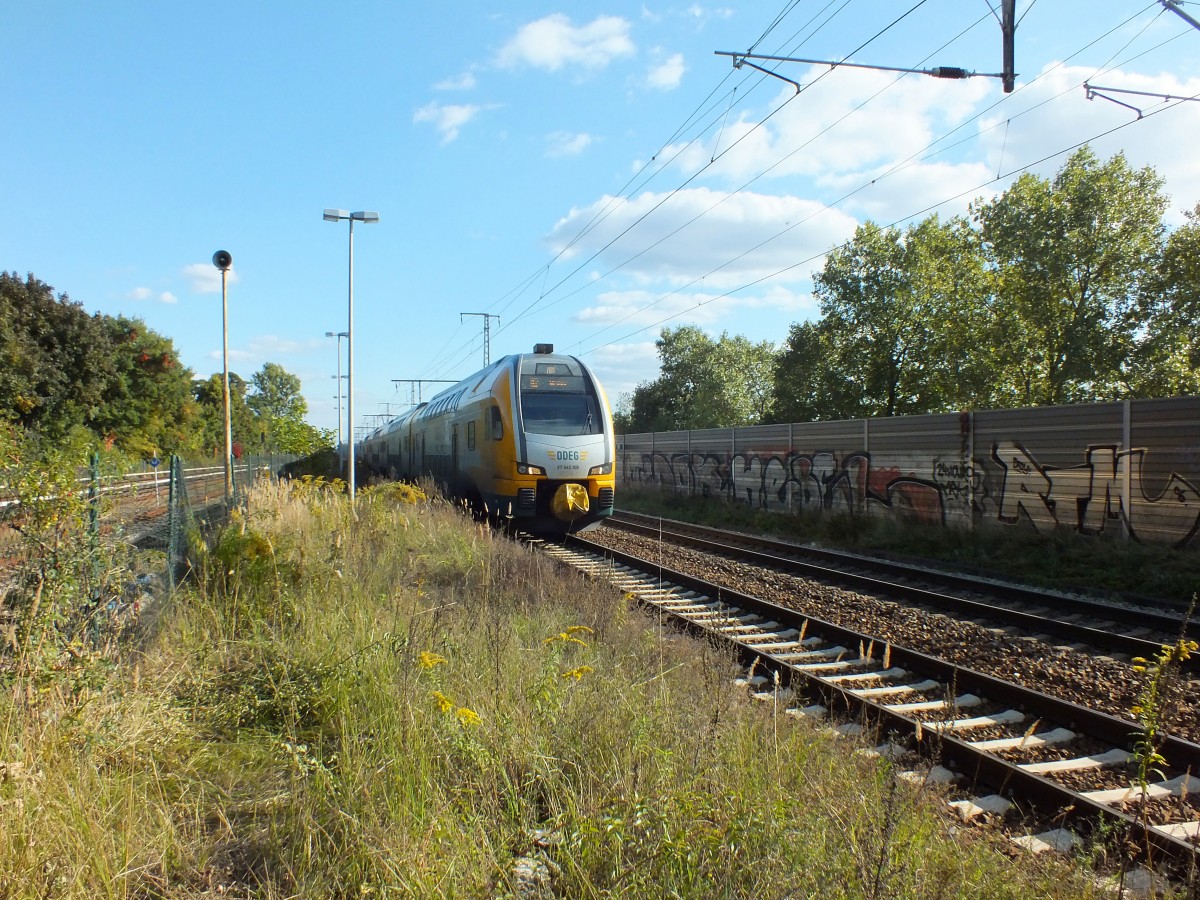 ET445.108 durchf�hrt am 2.10.13 Berlin-Karlshorst in Richtung Westen.
RE2 -> Wismar