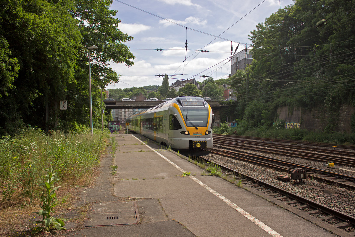 ET7.13 der eurobahn f�hrt am 08.06.17 als RE13 nach Venlo in den Wuppertaler Hauptbahnhof ein.