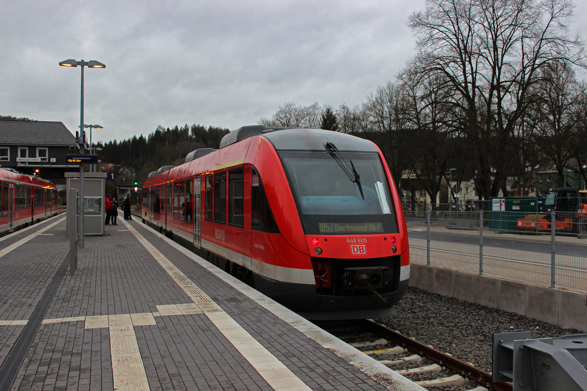 F�r die RB-Linie 52 wurde in Br�gge ein neues Stumpfgleis angelegt. 648 105 nutzt es am Neujahrstag 2018 als Spitzkehre und bricht in wenigen Augenblicken in Richtung nach Dortmund aufbrechen.