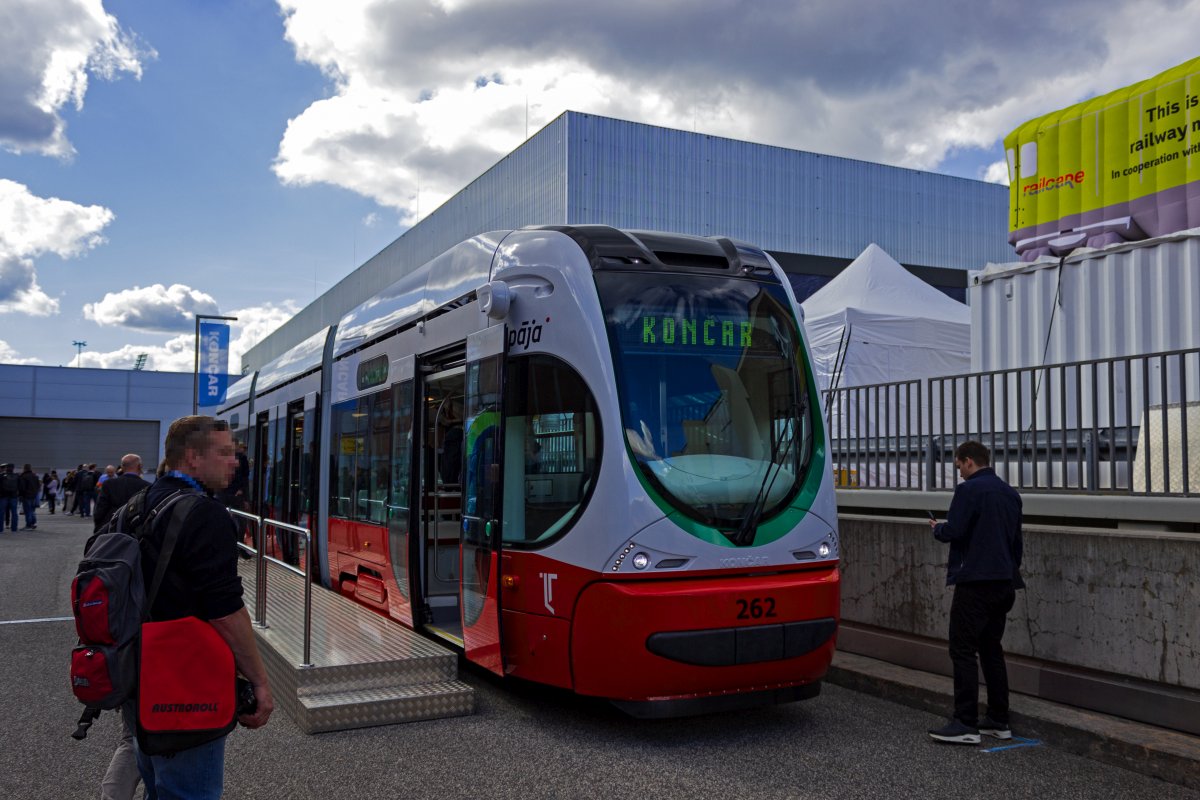 F�r die Stra�enbahn in Liepaja stellt das kroatische Unternehmen Crotram dreiteilige Stra�enbahnen vom Typ TMK 2300 her. Diese Fahrzeuge sind von den ersten in Kroatien entwickelten Niederflurstra�enbahnen abgeleitet, die Crotram seit 2007 f�r die Stra�enbahn in Zagreb liefert.