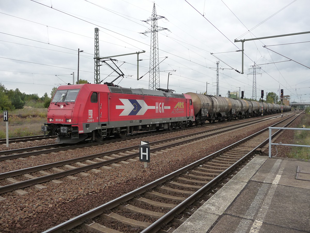 Nach �ber einer Stunde der erste G�terzug (mit Heimatgef�hlen): HGK 2061 (91 80 6185 603-8 D-HGK) mit Kesselwagen in Sch�nefeld.