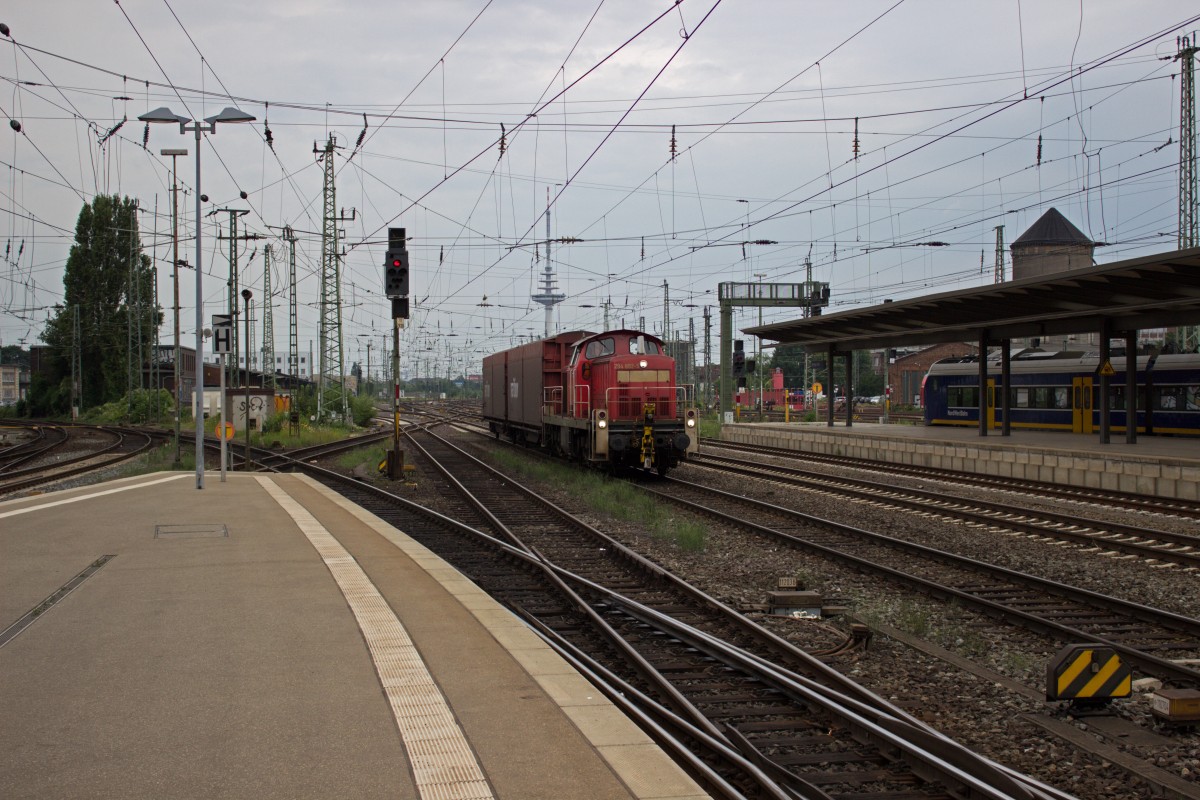 Und ein drittes Mal 294 892, gedreht, aber immer noch mit zwei Wagen. Ob es die selben waren oder ob sie getauscht wurden, entzieht sich meiner Kenntnis.