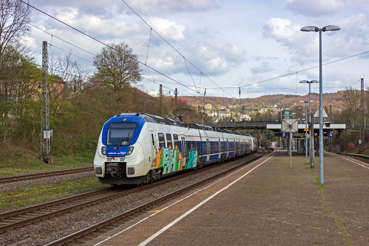 W�hrend werktags mittlerweile alle Z�ge der Linie RE7 bis Rheine durchfahren besteht am Wochenende ab M�nster nur ein Zweistundentakt. Dieser Zug, bestehend aus 9442 351 und 355 ist einer der in M�nster endenden Kurse.
