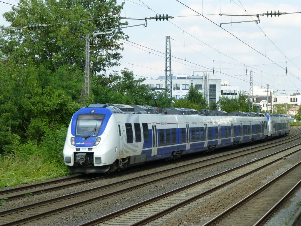 Zwei NX-442er sind am 31.8.16 auf der RB 48 eingesetzt. Vorne ist dabei 442 352.