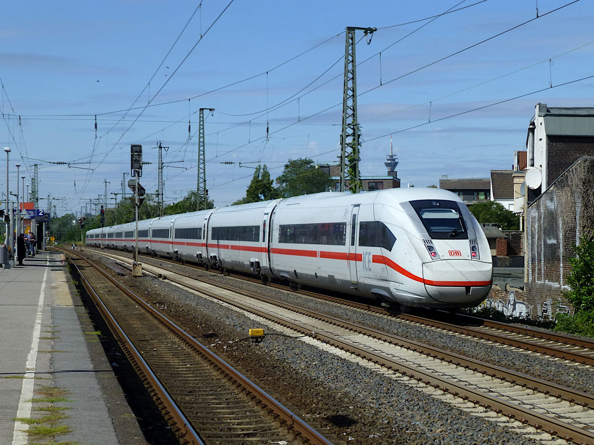 Zw�lfteiliger ICE 4 (Nr. 9033) am 4.9.19 in D-Oberbilk, Fahrtrichtung Nord.