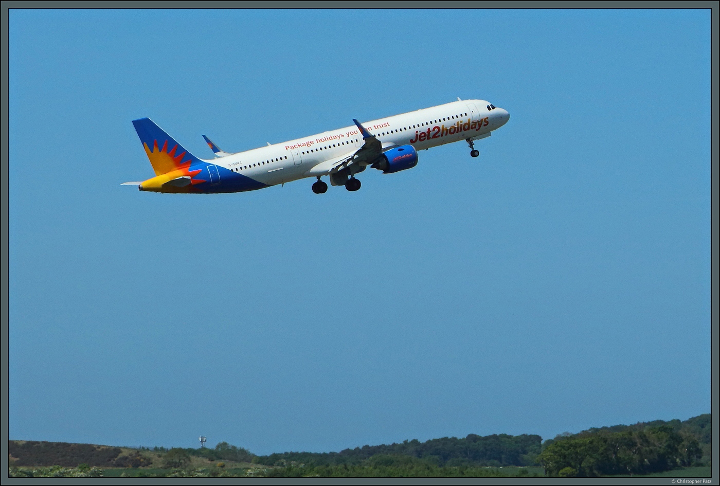 Die A321-251NX G-SUNJ von Jet2holidays ist erst seit einem Jahr im Einsatz. Am 15.05.2025 hebt die A321neo als Flug LS 731 in Edinburgh Richtung Zakynthos ab.