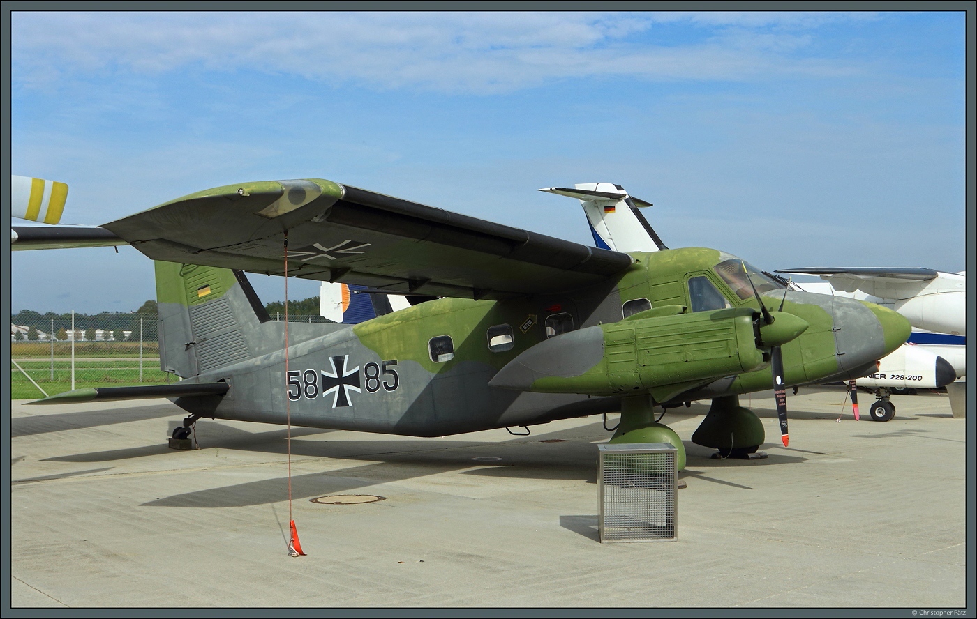 Die Dornier Do-28D2 Skyservant 85+58 der Luftwaffe steht am 05.10.2023 auf dem Freigelände des Dornier-Museums Friedrichshafen.