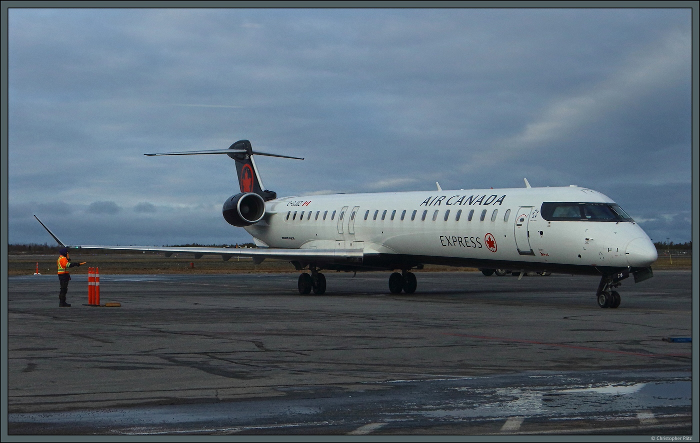 Für den Flug der Air Canada Express von Yellowknife nach Calgary kommt am 21.10.2022 die CRJ-900LR C-GJUZ der Jazz Air zum Einsatz.