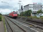 101 145 erreicht am 23.06.2012  mit IC 2372 (Karlsruhe - Hannover) den Bahnhof Weinheim (Bergstra�e).